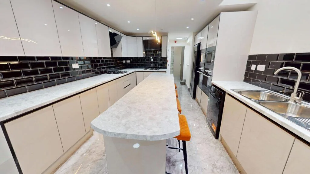 6 bedroom house for rent