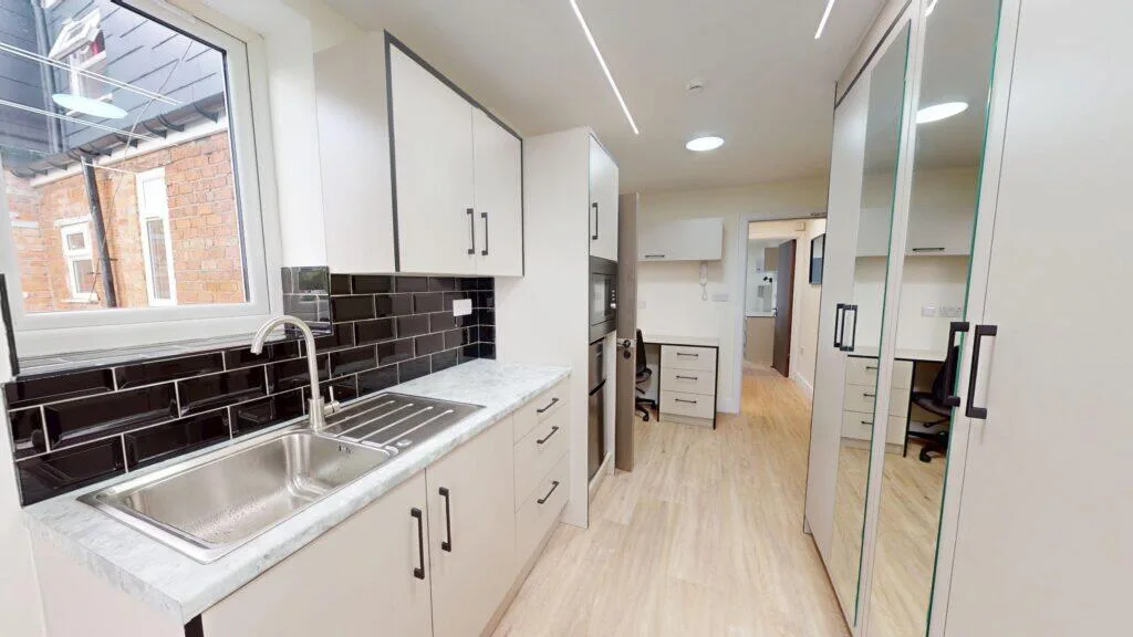 6 bedroom house for rent