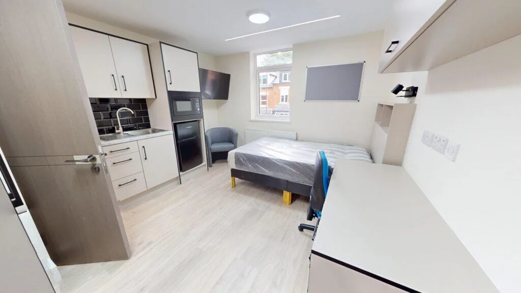 6 bedroom house for rent