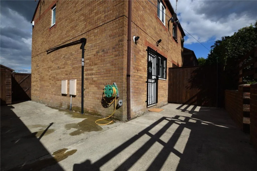 2 bedroom semi-detached house for rent
