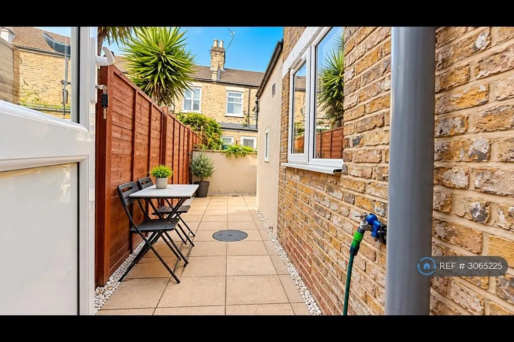 4 bedroom terraced house for rent
