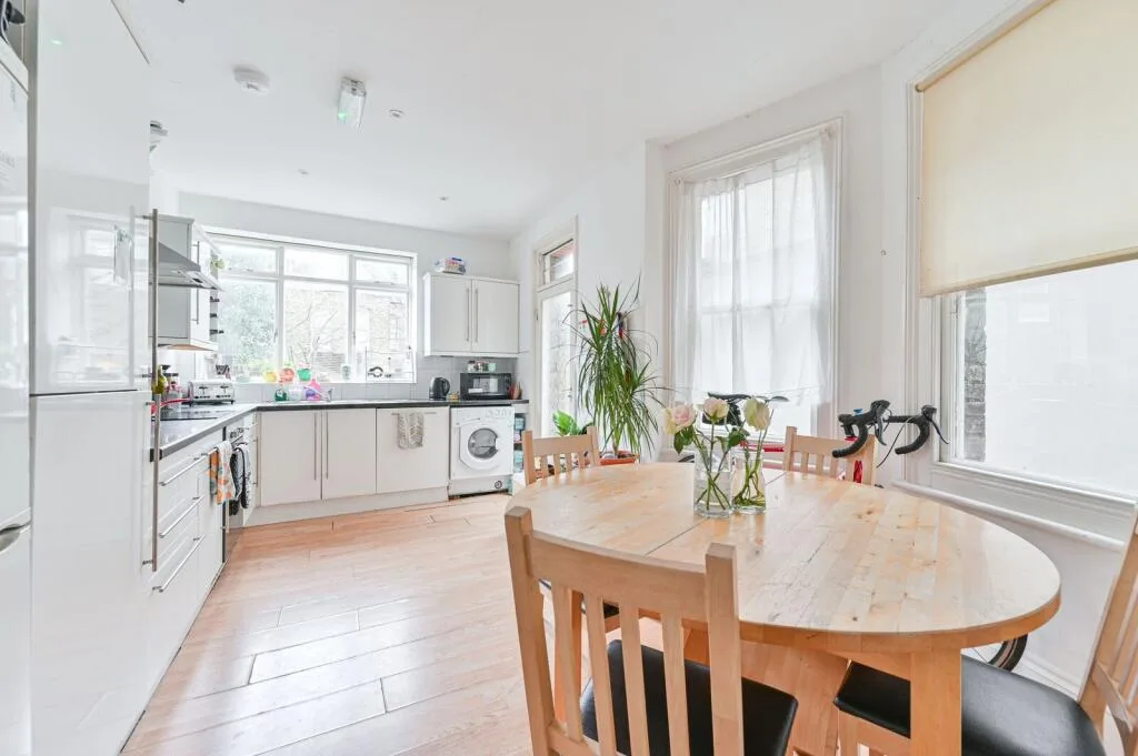4 bedroom terraced house for rent