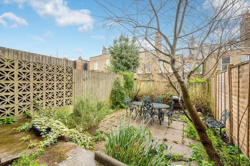 4 bedroom terraced house for rent