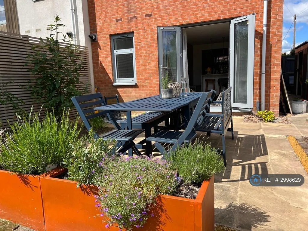 3 bedroom end of terrace house for rent
