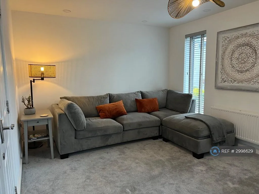 3 bedroom end of terrace house for rent