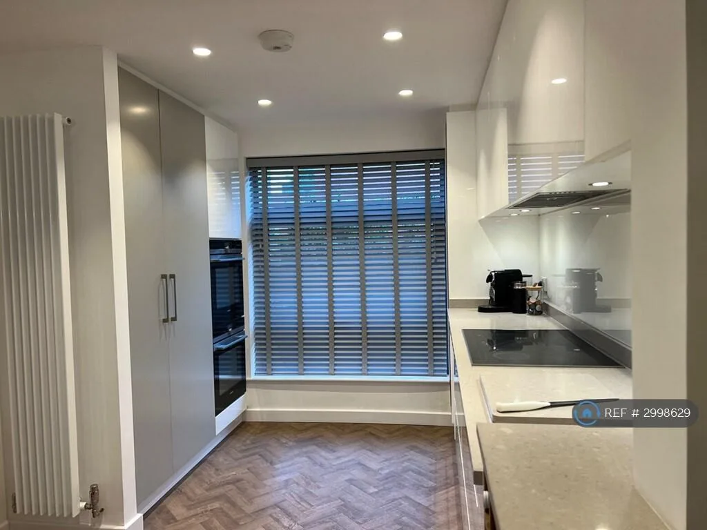 3 bedroom end of terrace house for rent