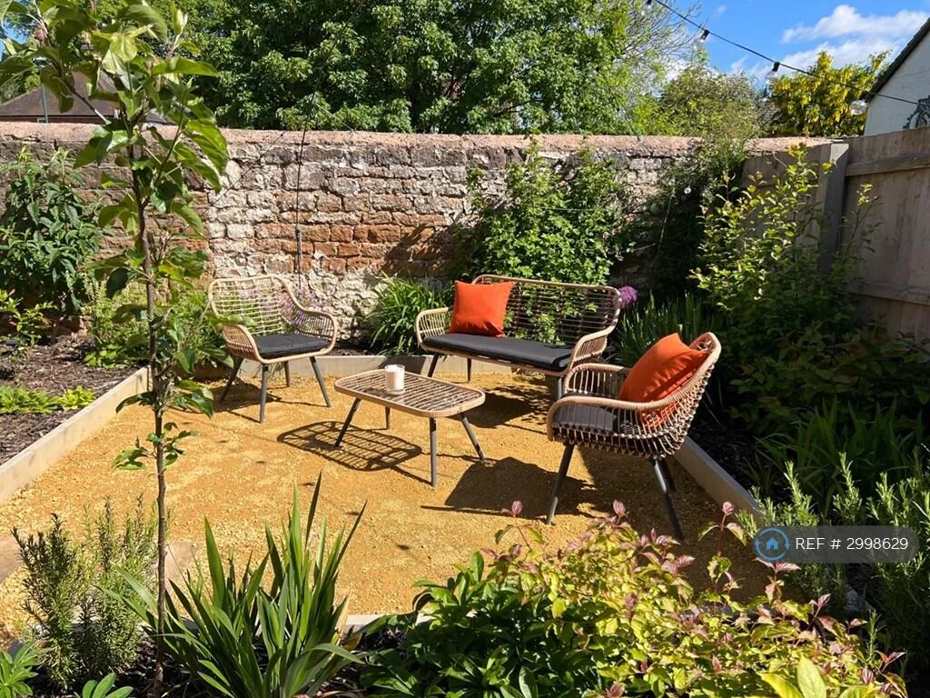 3 bedroom end of terrace house for rent
