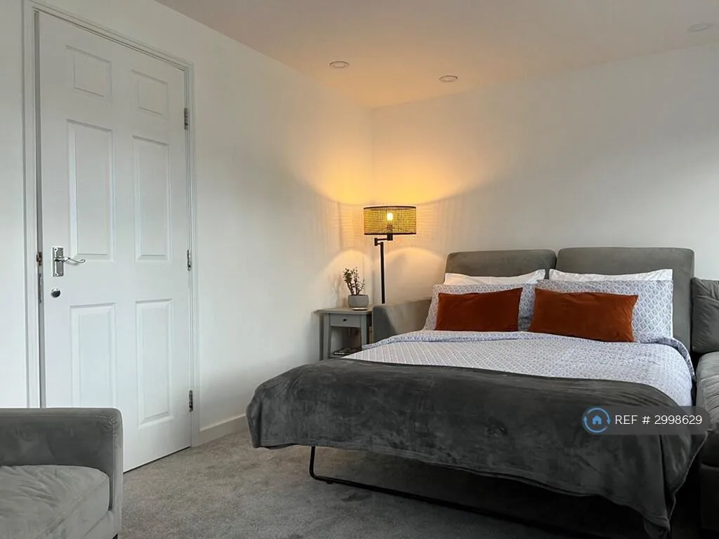 3 bedroom end of terrace house for rent