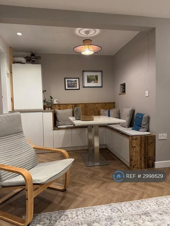 3 bedroom end of terrace house for rent
