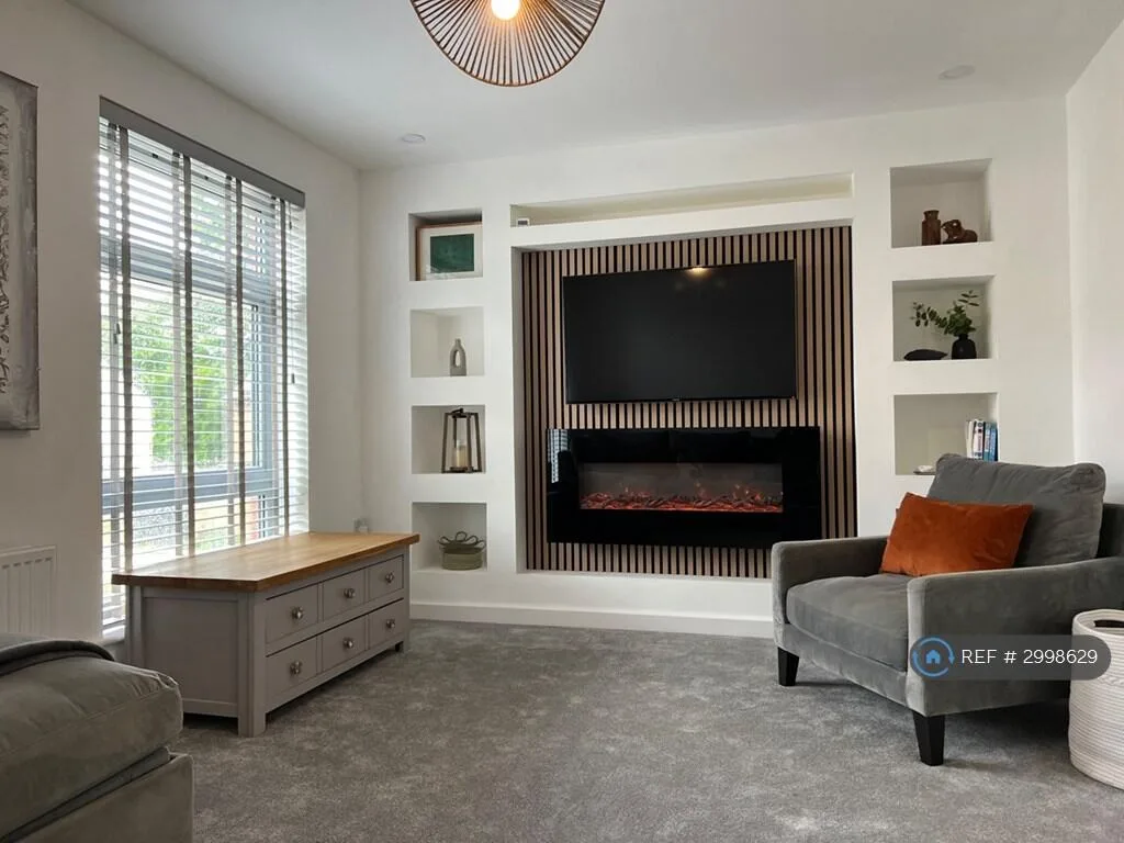 3 bedroom end of terrace house for rent