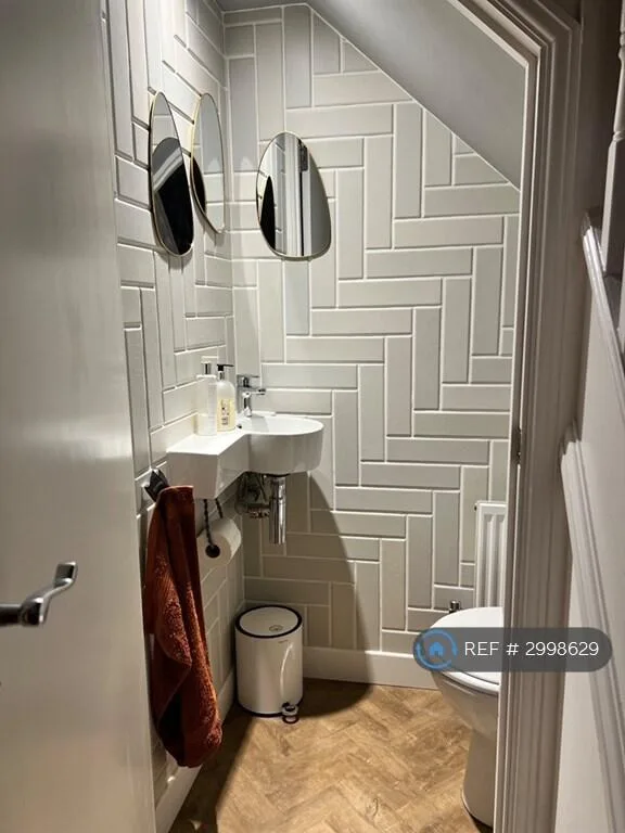 3 bedroom end of terrace house for rent