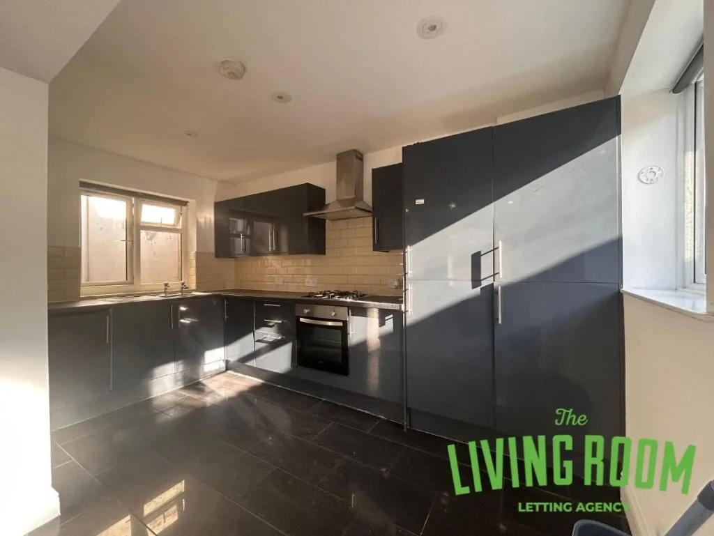 3 bedroom flat for rent