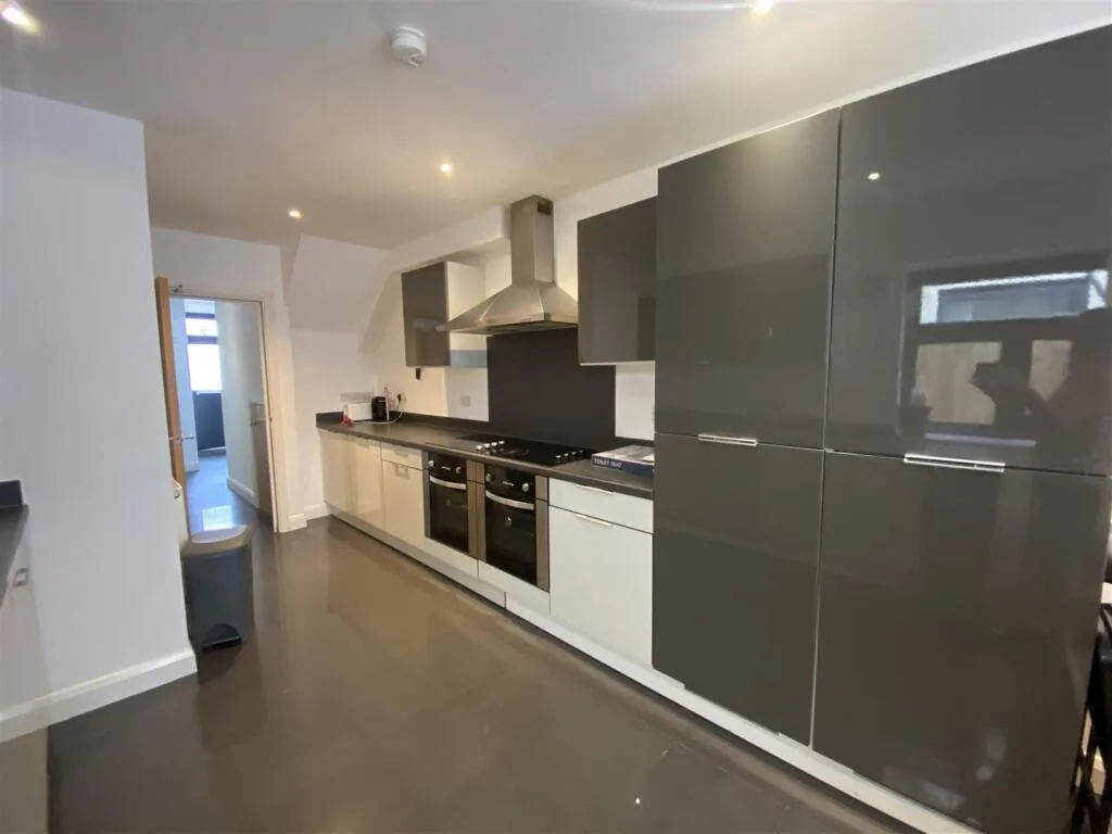 7 bedroom house for rent