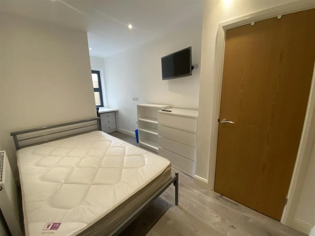 7 bedroom house for rent