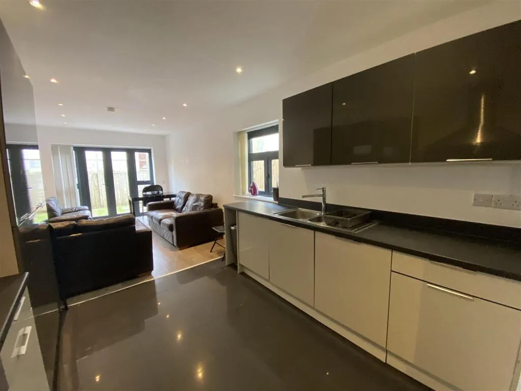 7 bedroom house for rent