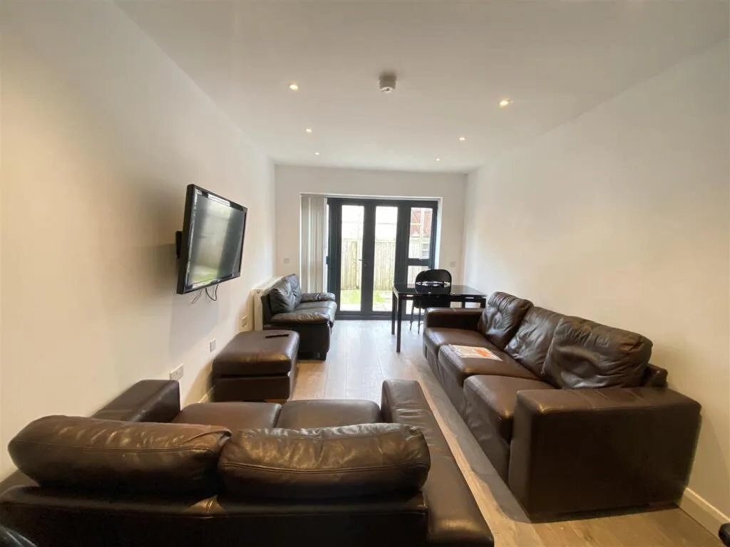7 bedroom house for rent