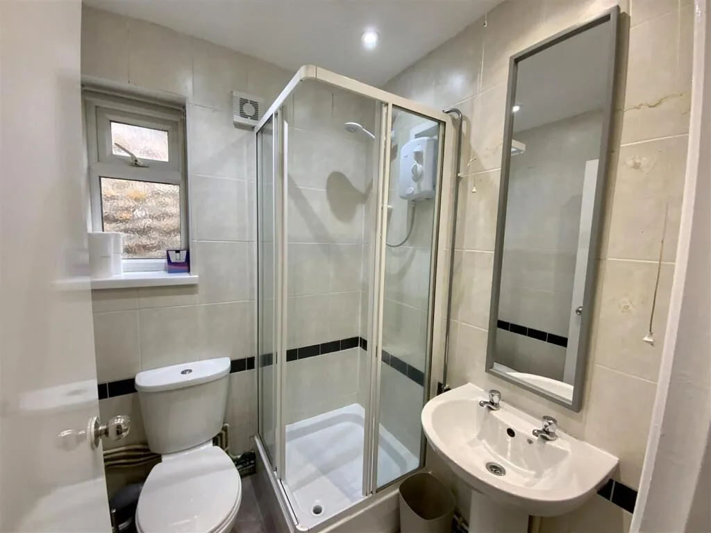 7 bedroom maisonette for rent