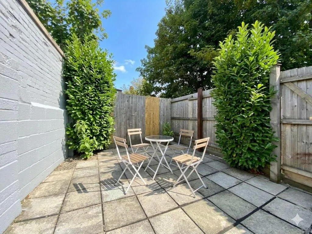 7 bedroom maisonette for rent