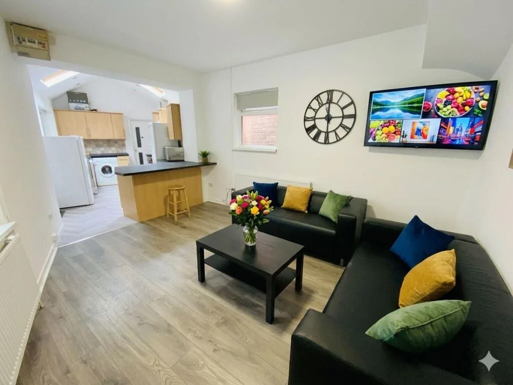 7 bedroom maisonette for rent