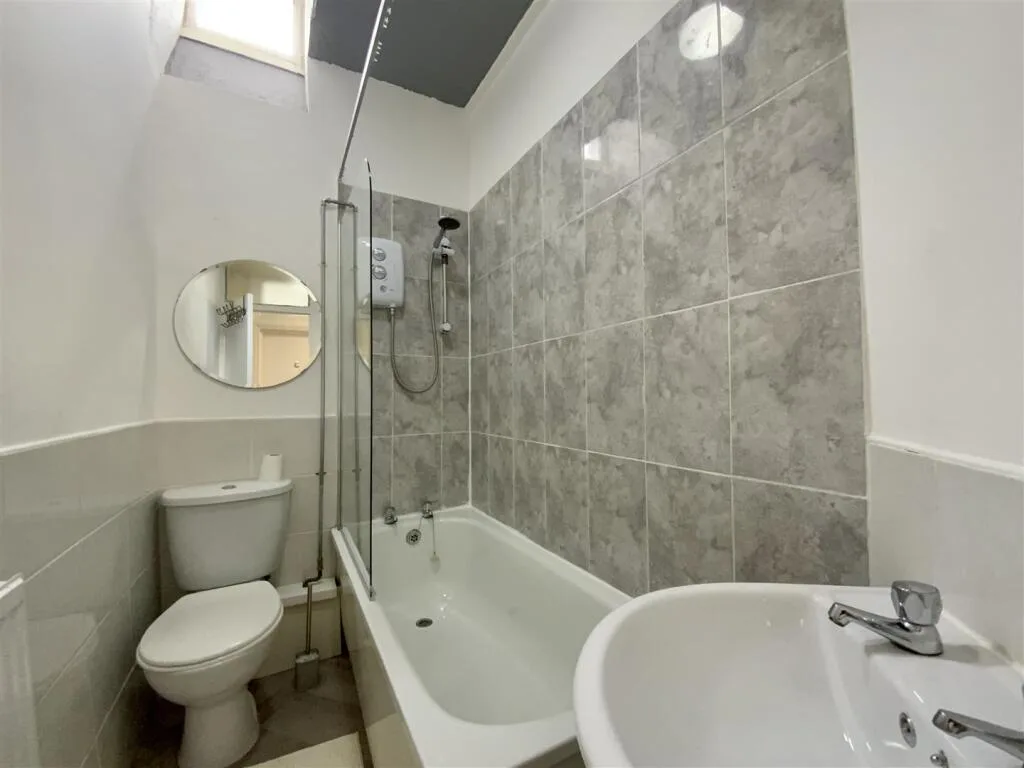 7 bedroom maisonette for rent