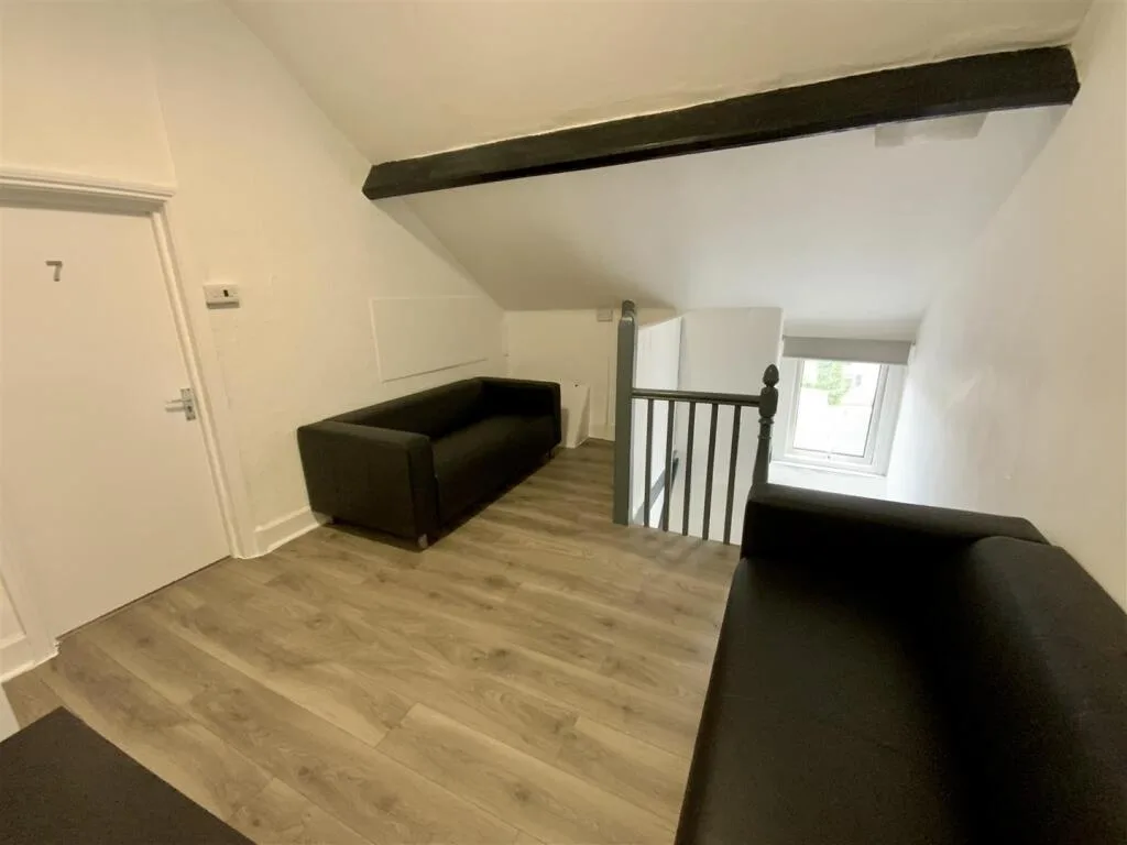7 bedroom maisonette for rent