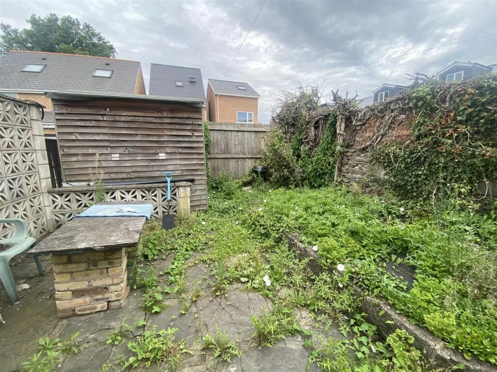 6 bedroom house for rent