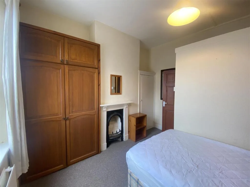 6 bedroom house for rent