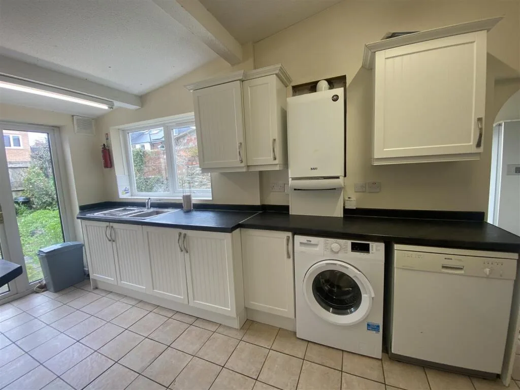 6 bedroom house for rent