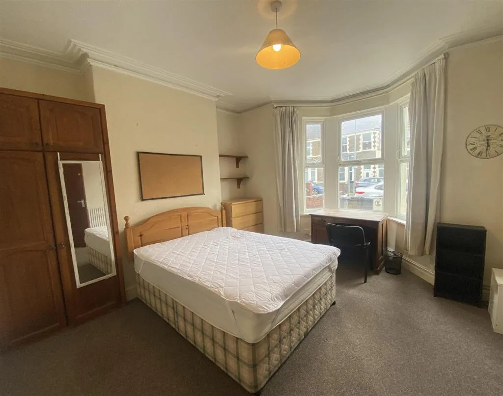 6 bedroom house for rent