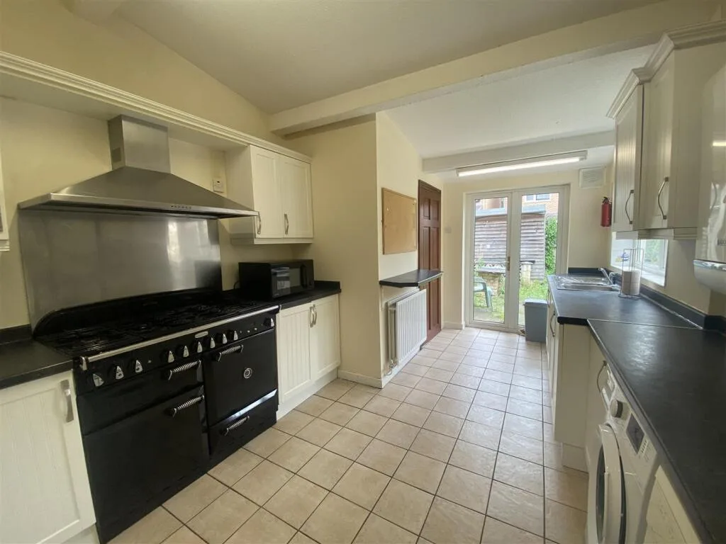 6 bedroom house for rent