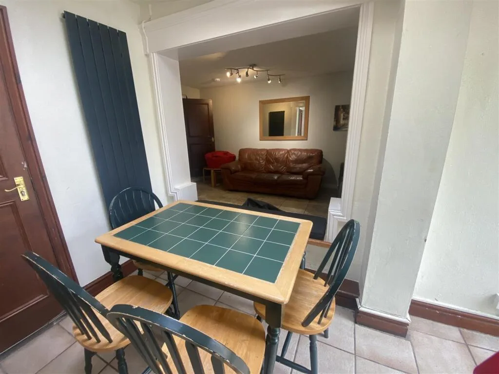 6 bedroom house for rent