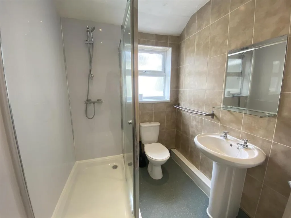 6 bedroom house for rent