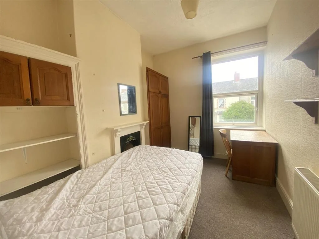 6 bedroom house for rent