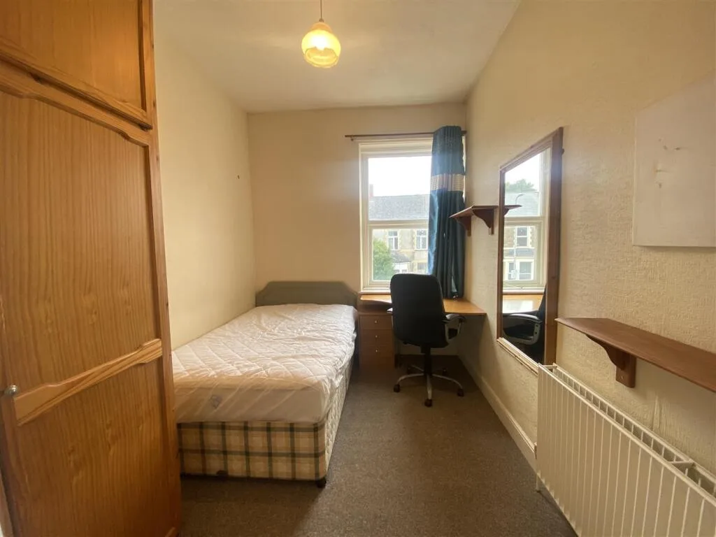 6 bedroom house for rent