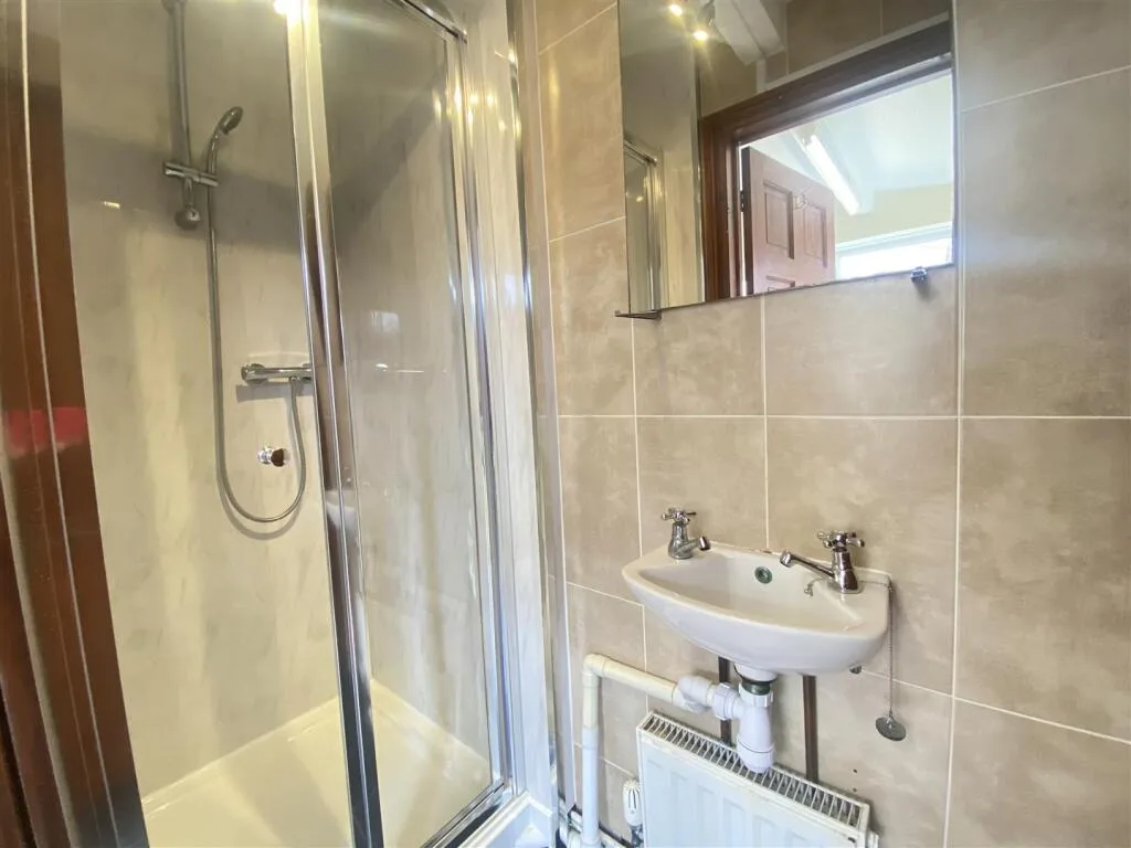 6 bedroom house for rent