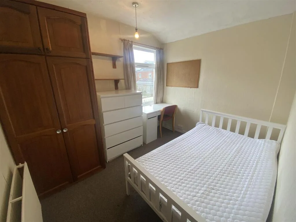 6 bedroom house for rent