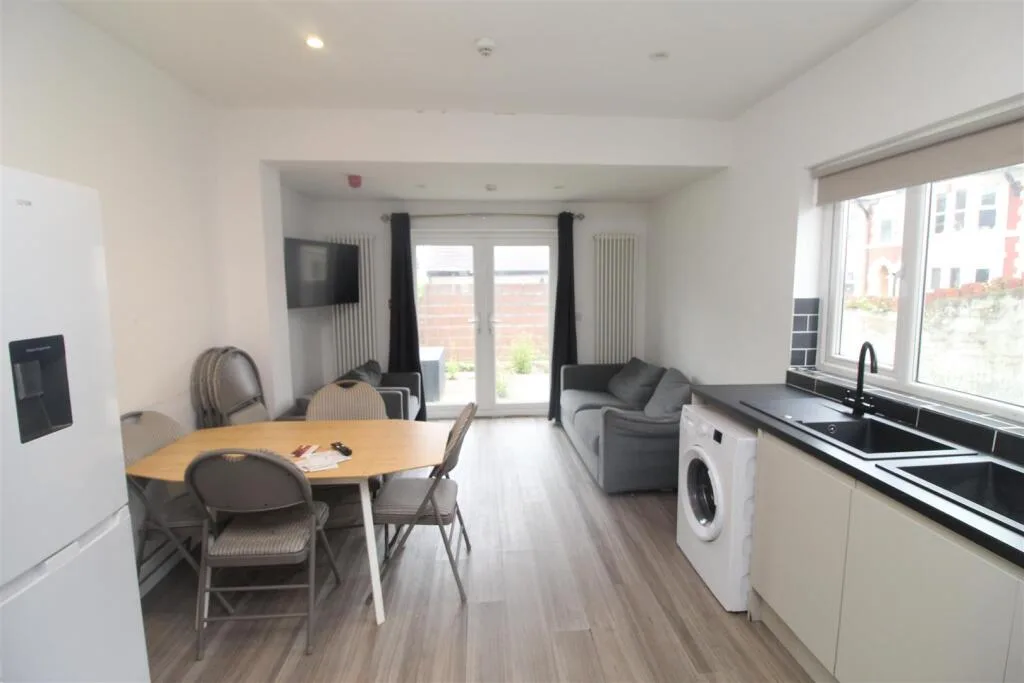 7 bedroom house for rent