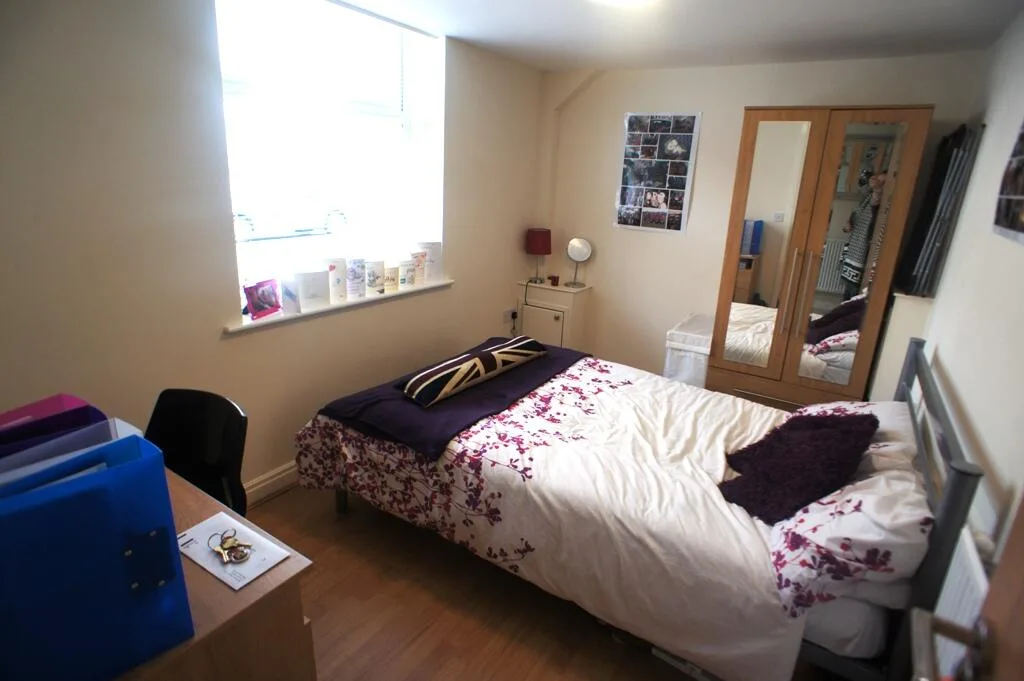 7 bedroom terraced house for rent