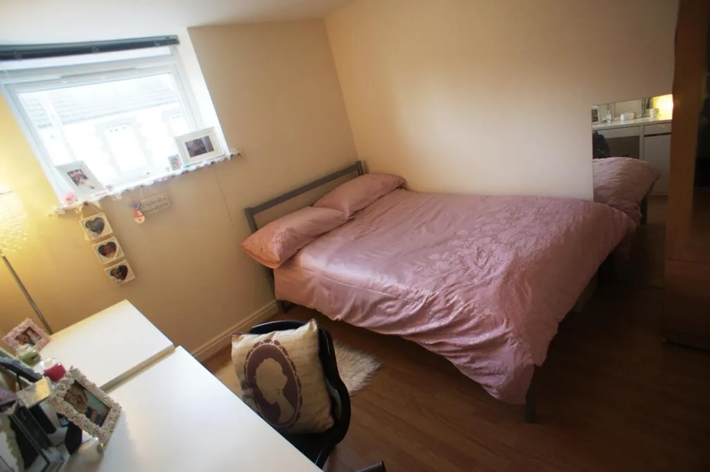 7 bedroom terraced house for rent