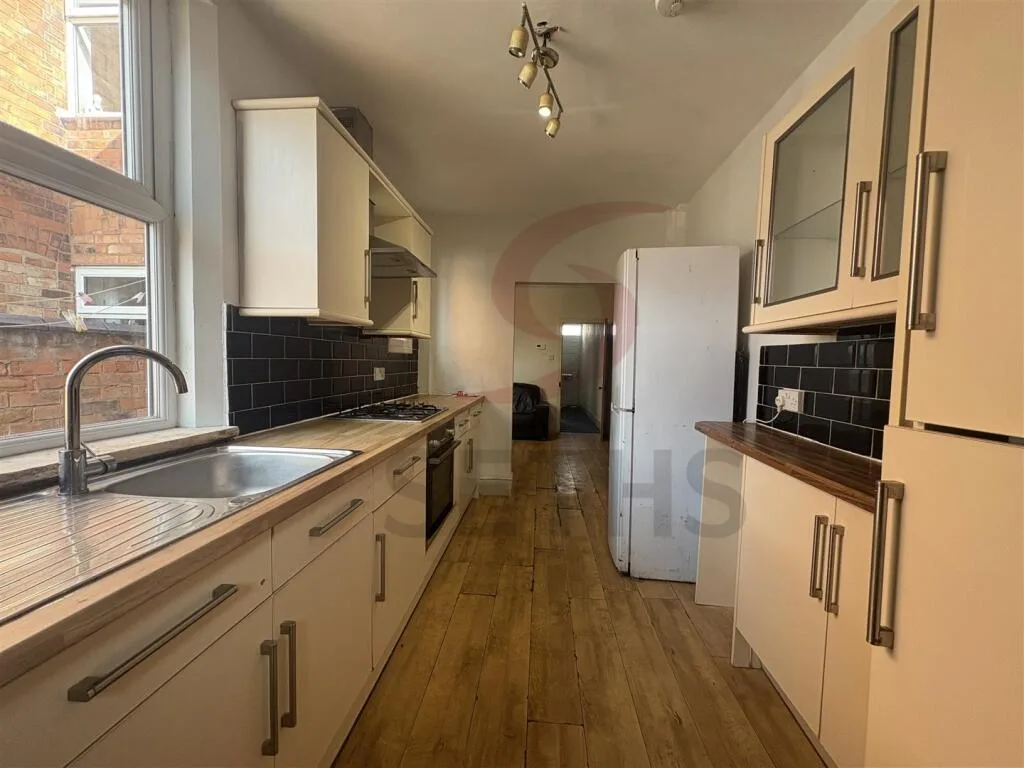 4 bedroom terraced house for rent