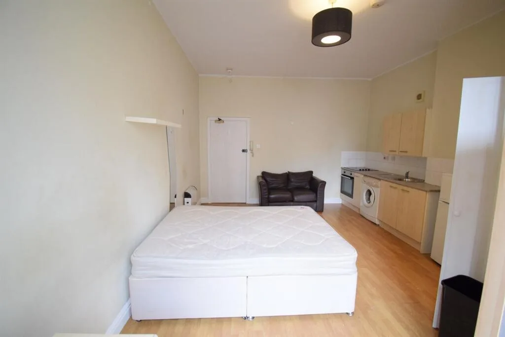 Studio flat for rent