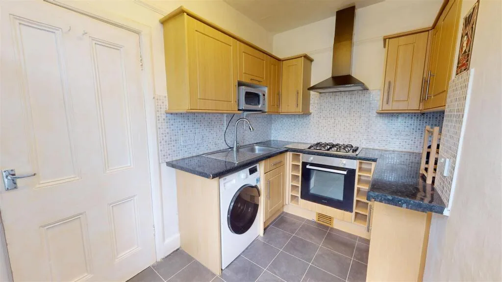 2 bedroom maisonette for rent