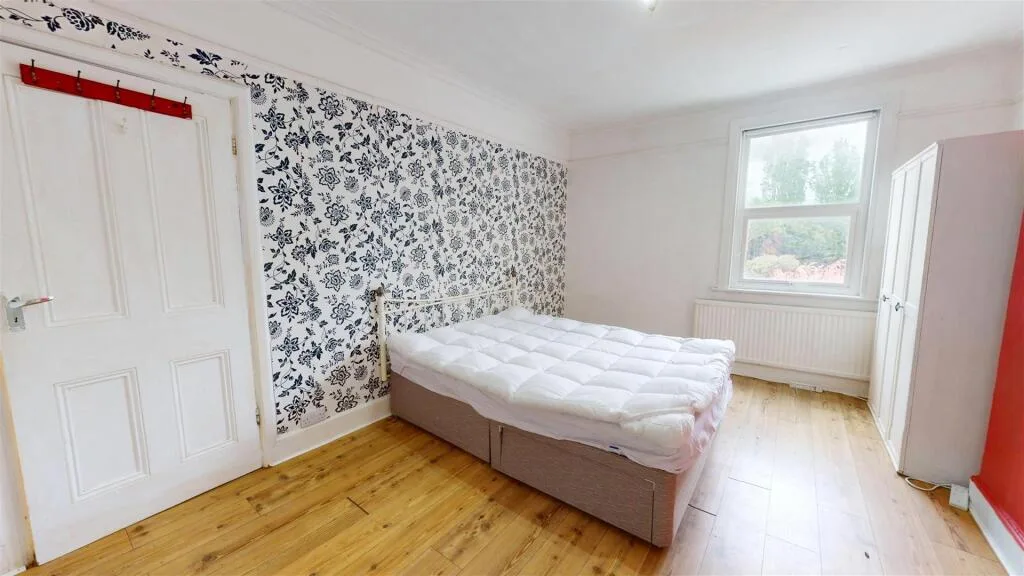 2 bedroom maisonette for rent