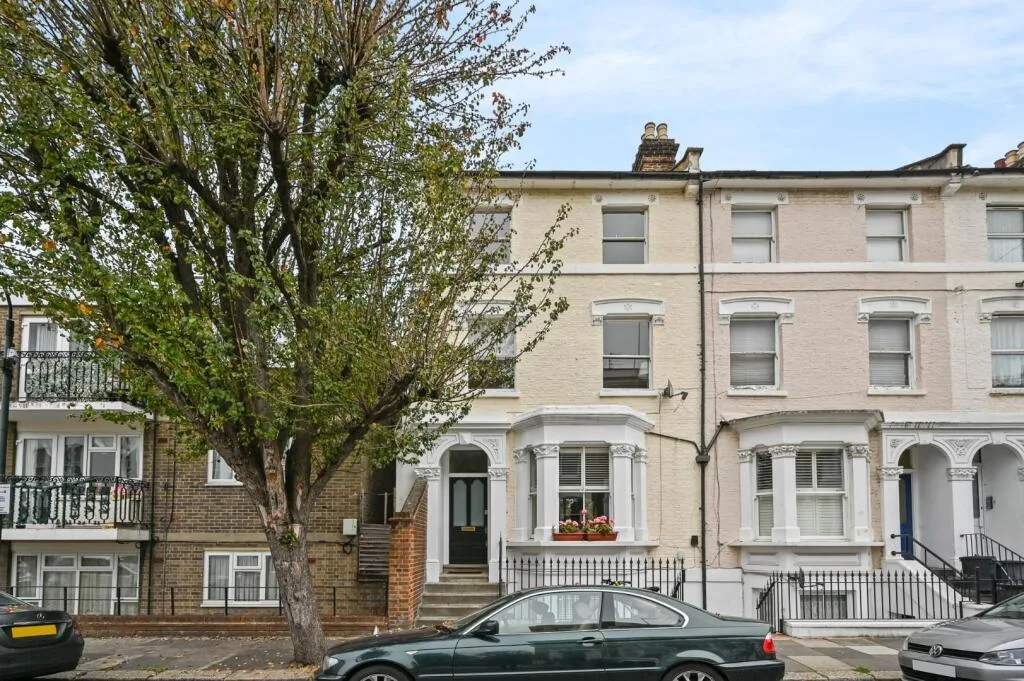 2 bedroom maisonette for rent