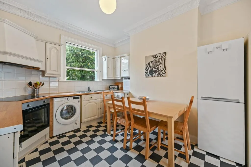 2 bedroom maisonette for rent