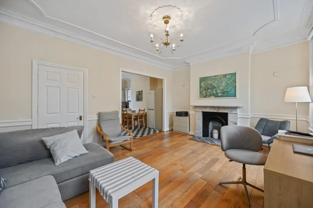2 bedroom maisonette for rent
