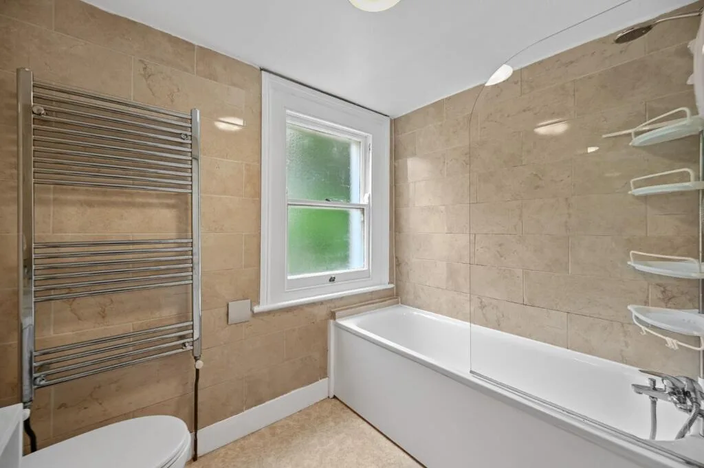 2 bedroom maisonette for rent