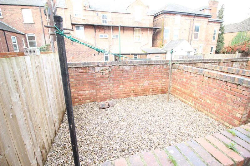 1 bedroom ground floor flat for rent
