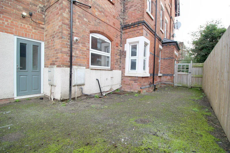 1 bedroom ground floor flat for rent