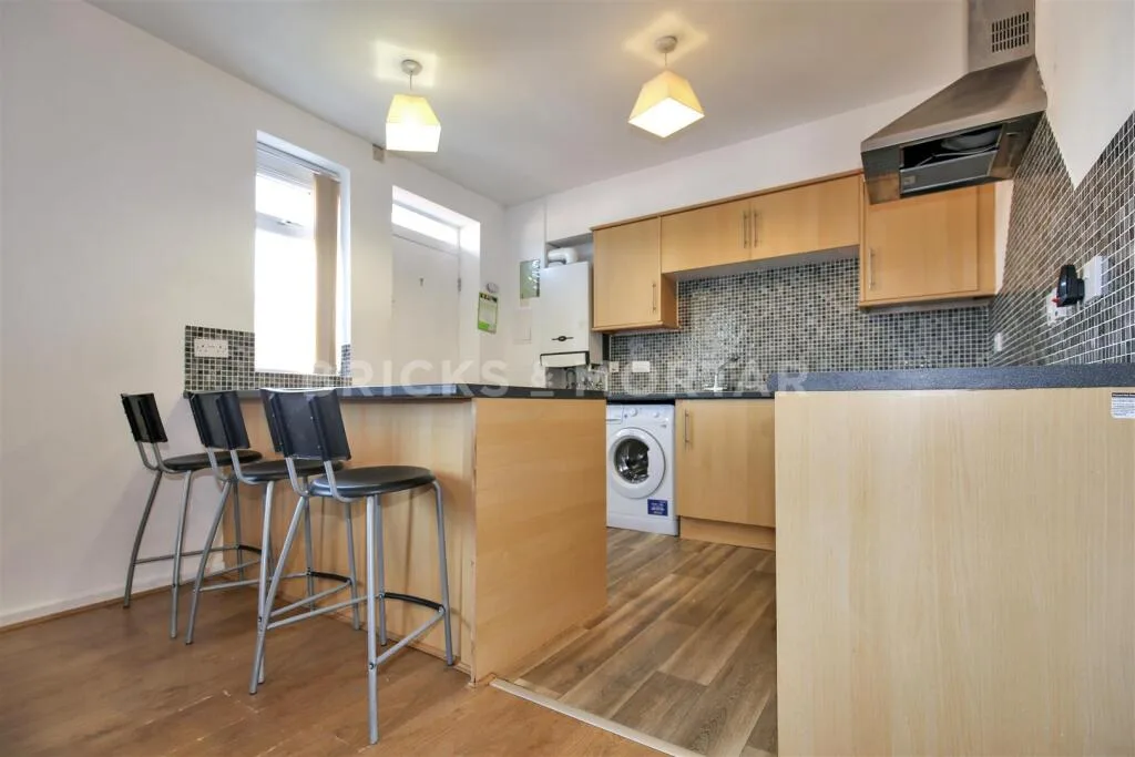 4 bedroom maisonette for rent